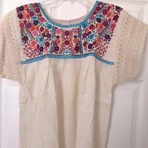 NEW Hand 🖐 Embroidered short sleeve blouses .